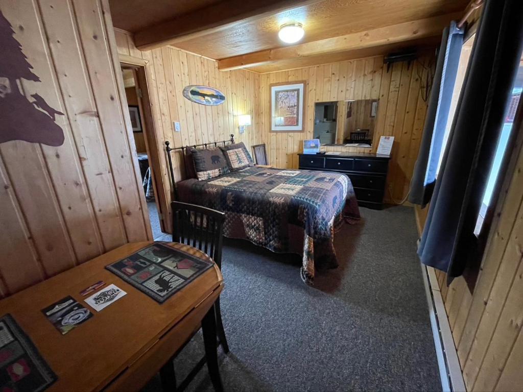 Sportsman Lodge Melrose Mt Бьютт Экстерьер фото