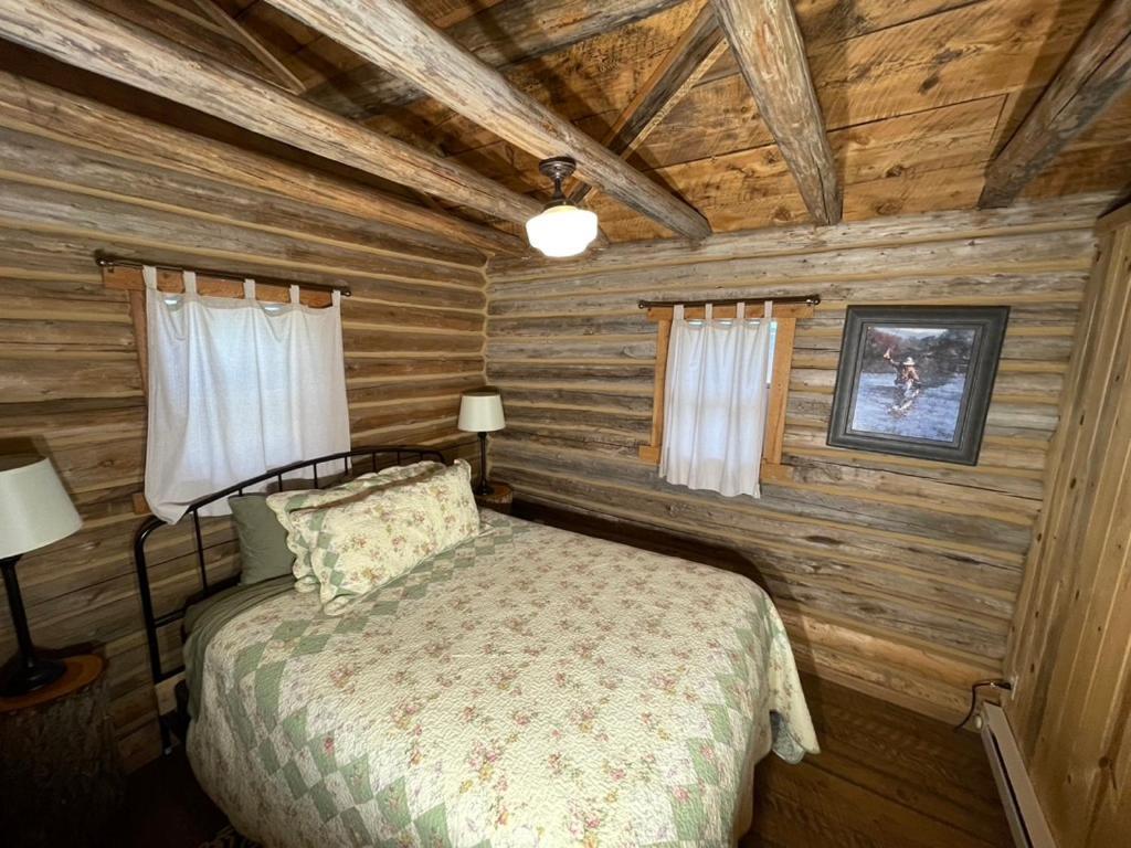 Sportsman Lodge Melrose Mt Бьютт Экстерьер фото