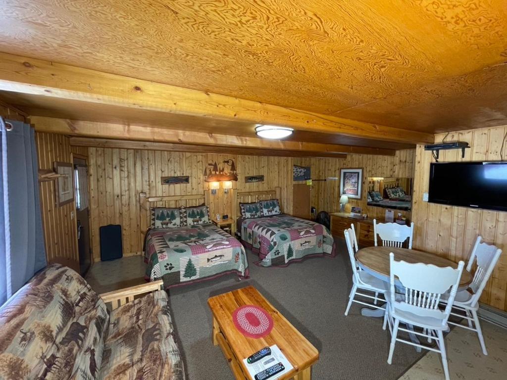 Sportsman Lodge Melrose Mt Бьютт Экстерьер фото