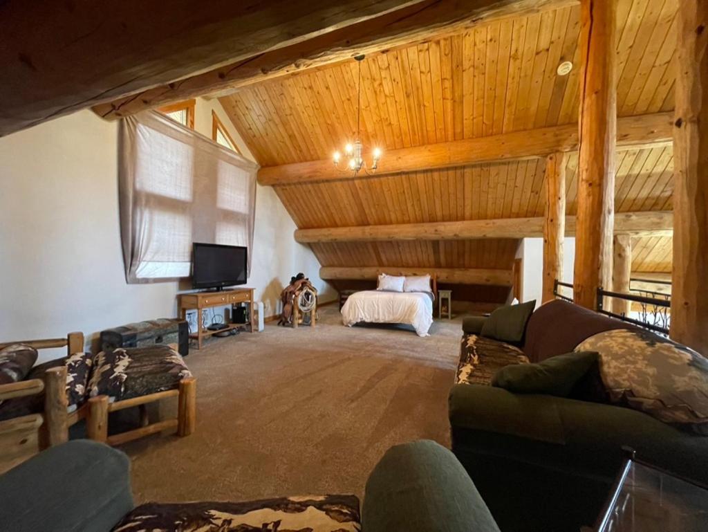 Sportsman Lodge Melrose Mt Бьютт Экстерьер фото