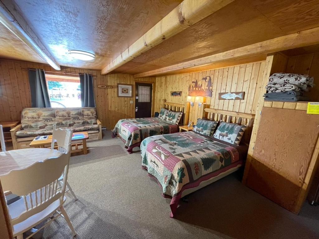 Sportsman Lodge Melrose Mt Бьютт Экстерьер фото